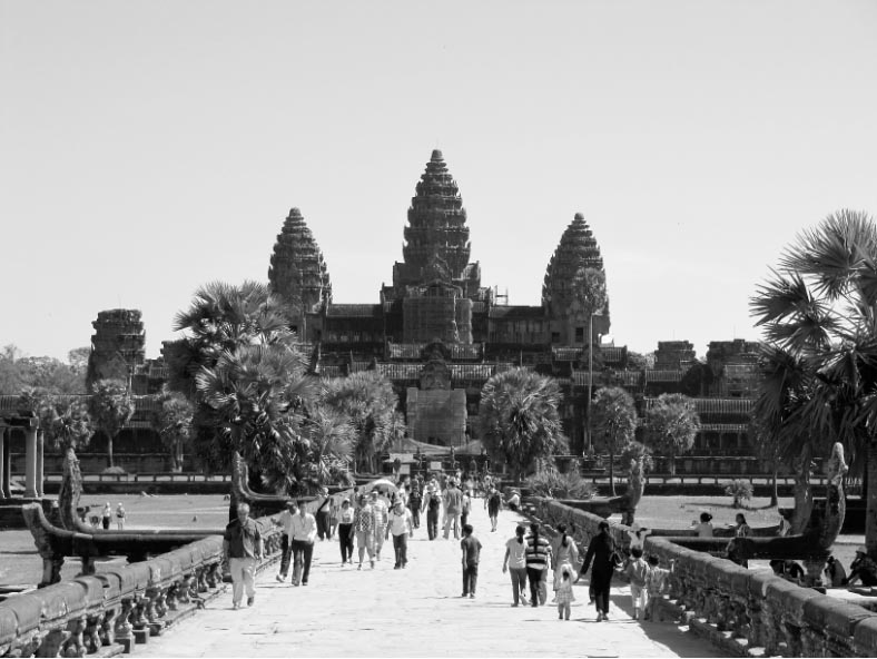 Angkor Wat causeway