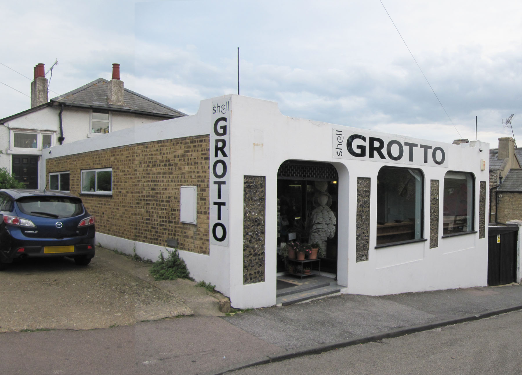 Existing shop front to the Shell Grotto